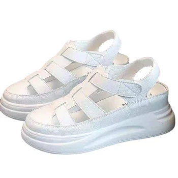Маленькие белые тонкие туфли на подошве, Кожаные спортивные сандалии Baotou, женские летние новые универсальные студенческие туфли с открытой спиной, толстые