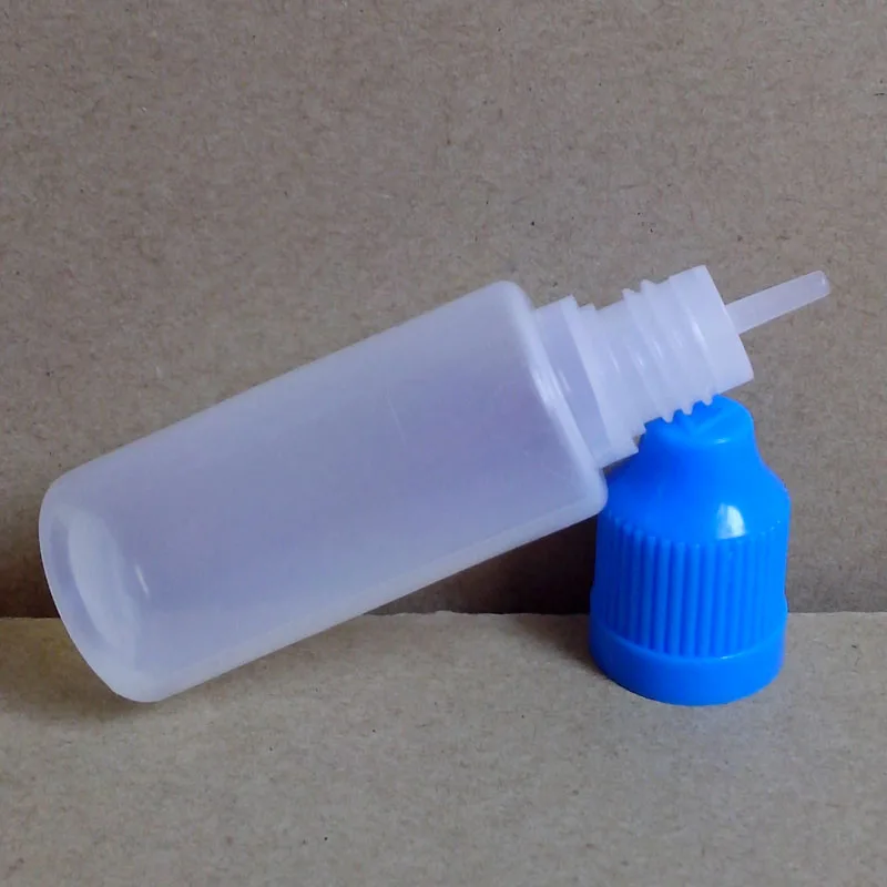 50шт пустых пластиковых бутылочек-капельниц объемом 10 мл с разноцветной защитной крышкой для детей и длинным тонким наконечником для жидкой жидкости.2