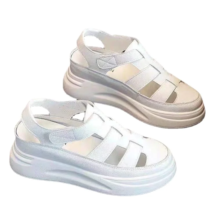 Маленькие белые тонкие туфли на подошве, Кожаные спортивные сандалии Baotou, женские летние новые универсальные студенческие туфли с открытой спиной, толстые3