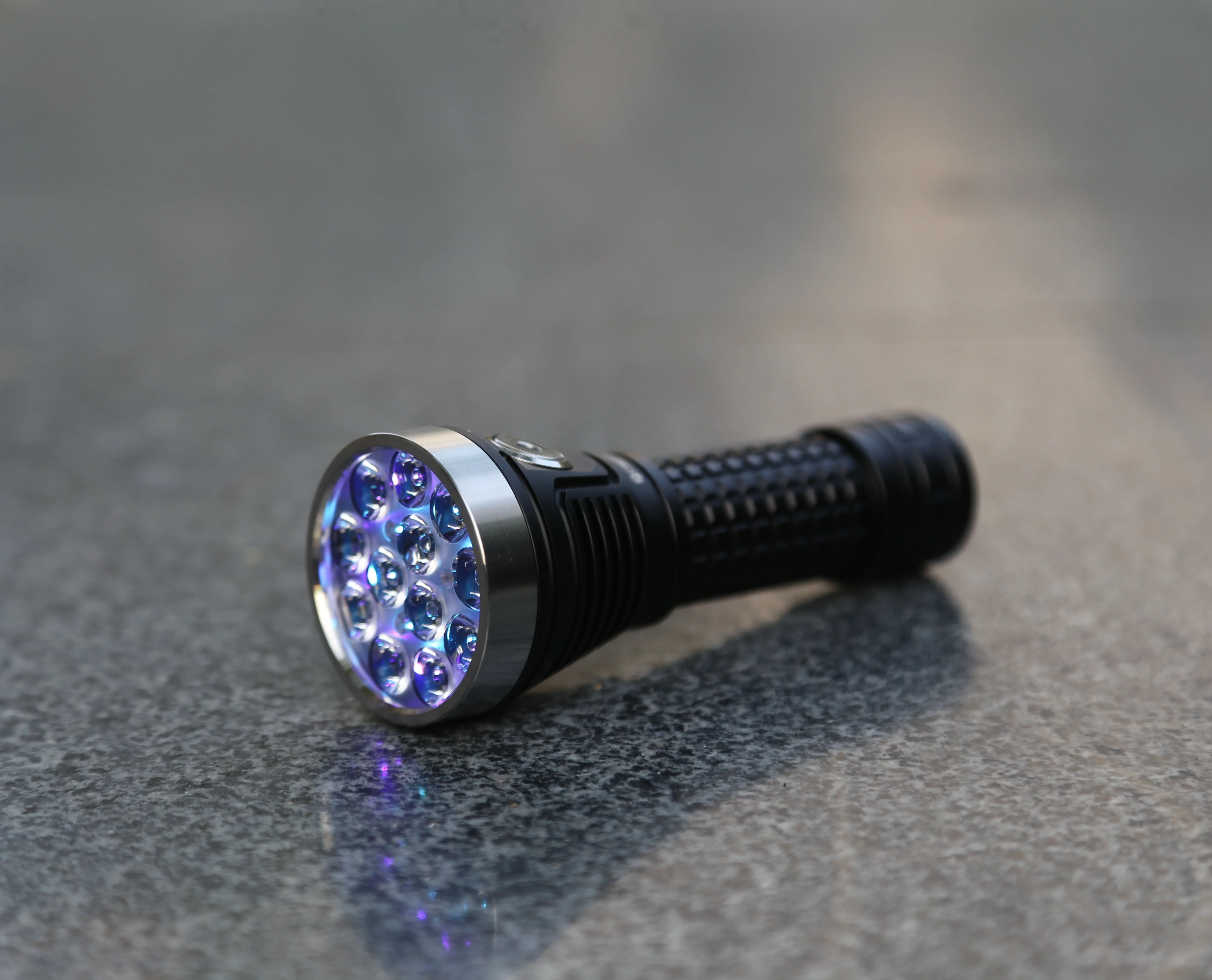 Мощный фонарик FireflyLite E12C для помещений и кемпинга1