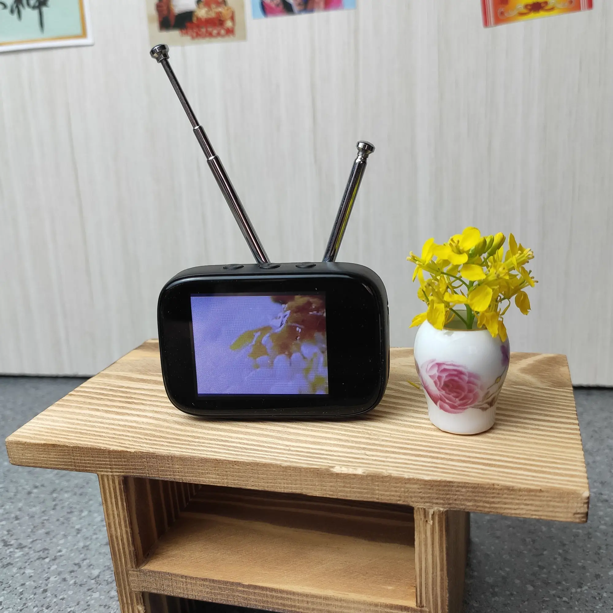 Ретро Мини-телевизор с сенсорным экраном, Телевизионные часы, Кукольный домик, модель сцены, Миниатюрная модель телевизора, Игрушки, Кухонная мебель, Настраиваемый контент2